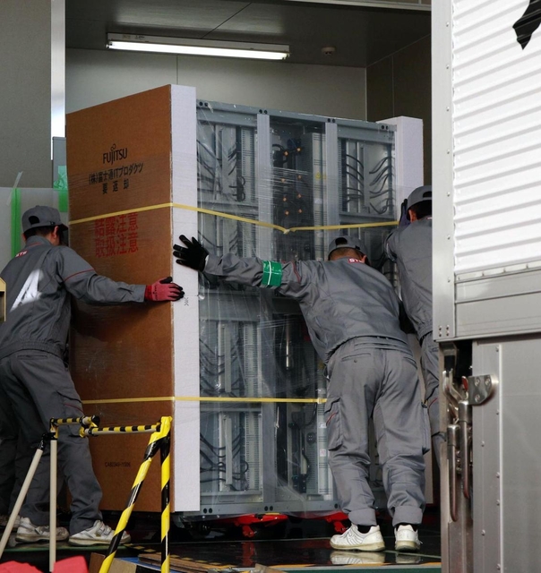 京のあった場所に設置される富岳の計算機＝３日午前、神戸市中央区港島南町７（撮影・鈴木雅之）