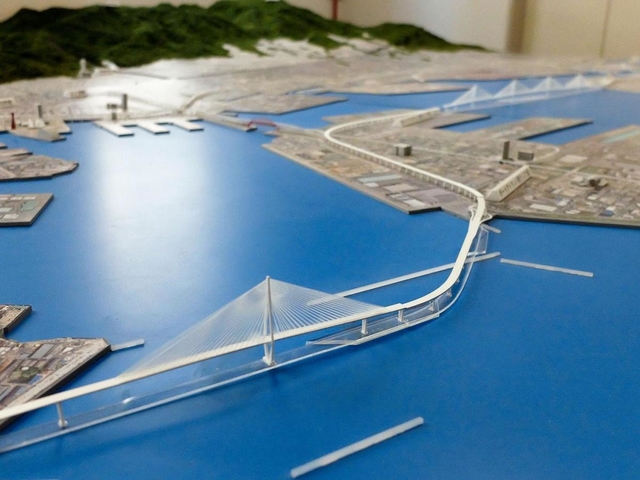 大阪湾岸道路西伸部の神戸西航路部に架かる「１主塔斜張橋」の模型