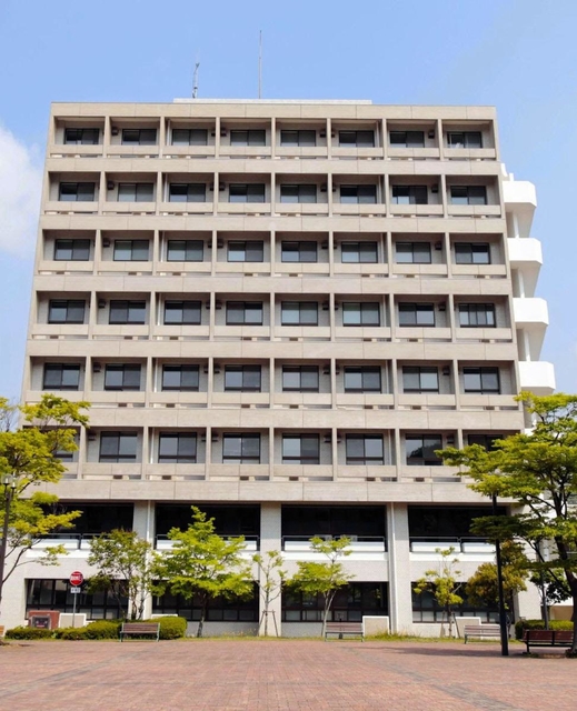 神戸市外国語大＝神戸市西区学園東町９