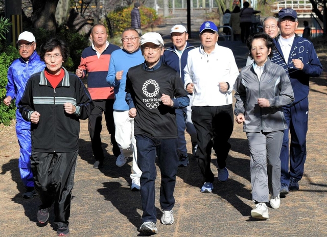 グループランナーに選出された「５６年目のファーストランの会」の１０人＝西宮市（撮影・後藤亮平）