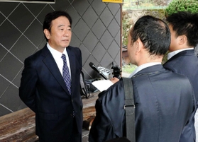 不正受給疑惑について取材に応じる村岡龍男・元事務局長＝１１月１１日、宍粟市一宮町（撮影・勝浦美香）