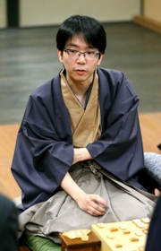 将棋の第３２期竜王戦で広瀬章人前竜王を破った豊島将之新竜王＝７日夜、島根県津和野町