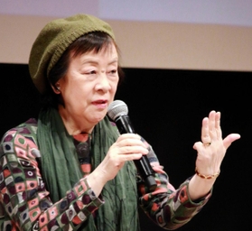 自作への思いを語る萩尾望都さん