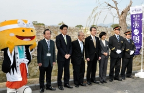 「ちょこっと関西歴史たび」をＰＲするＪＲ西や赤穂市の関係者＝赤穂市上仮屋