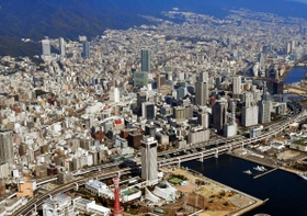 神戸市中心部＝２０１６年１１月