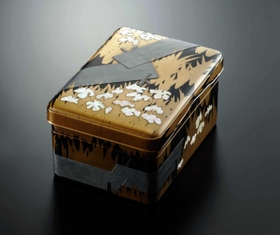 国宝を再現した３００万円の蒔絵硯箱（東京国立博物館）