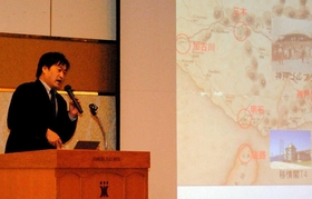 基調講演した神戸大特命講師の小代薫氏＝加古川プラザホテル