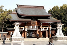 毎年、初詣の参拝客でにぎわう湊川神社＝２４日午前、神戸市中央区多聞通３（撮影・辰巳直之）