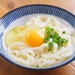 こちらが本物の「うどん」（karinrin/stock.adobe.com）