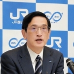 ＪＲ西日本の社長に就任し会見する長谷川一明氏＝２日午前、大阪市北区