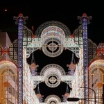 試験点灯した「神戸ルミナリエ」＝２日夜、神戸市中央区（撮影・秋山亮太）