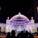 試験点灯された「神戸ルミナリエ」＝２日夜、神戸市中央区（撮影・秋山亮太）