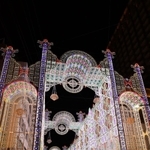 試験点灯した「神戸ルミナリエ」＝２日夜、神戸市中央区（撮影・秋山亮太）