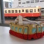 稲垣吾郎さんが自宅に今も飾っていると明かした小湊鉄道キハバッグ（小湊鉄道提供）