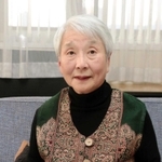 中村哲さんとの思い出を話す西垣敬子さん＝宝塚市内