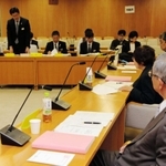公文書の管理方法などについて話し合われた委員会＝兵庫県庁