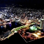 夜のとばりの中でキラキラ輝く神戸市街＝神戸市中央区（撮影・中西幸大）