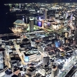 夜のとばりの中でキラキラ輝く神戸市街＝神戸市中央区（撮影・中西幸大）