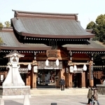 毎年、初詣の参拝客でにぎわう湊川神社＝２４日午前、神戸市中央区多聞通３（撮影・辰巳直之）