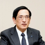 昨年１２月に就任した長谷川一明社長＝大阪市北区、ＪＲ西日本本社