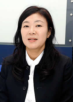 宝塚大准教授　上山直美さん