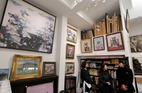 中西さんの作品が並ぶ会場＝神戸市東灘区鴨子ケ原３（撮影・山崎　竜）