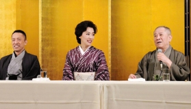 舞台の制作発表会見で抱負を語る（右から）桂ざこばさん、真琴つばささん、筧利夫さん＝大阪市中央区