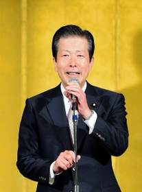 新年のあいさつを述べる山口代表＝神戸市中央区（撮影・中西幸大）