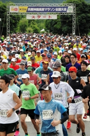 「第３９回兵庫神鍋高原マラソン全国大会」の様子＝２０１９年６月