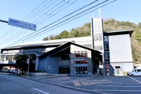 城崎大会議館を改修した城崎国際アートセンター＝豊岡市城崎町湯島