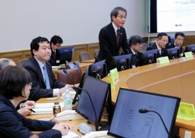 新型コロナウイルスによる肺炎について意見交換する有識者ら＝神戸市中央区下山手通５