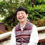 健常者と障害者が共に学び、育つ環境の必要性を訴える玉木幸則さん＝西宮市内