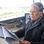 競馬を実況して６４年。９日に引退する名物アナウンサー吉田勝彦さん＝尼崎市田能２、園田競馬場