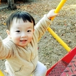 公園の滑り台に上る誠ちゃん（２）