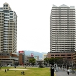 復興市街地再開発事業が進められた六甲道駅南地区。近年は人口が増え、地価も上昇している＝神戸市灘区