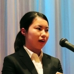 亡き兄への思いや命の尊さを語る高光愛恵さん＝１７日午後６時３９分、神戸市中央区中山手通４