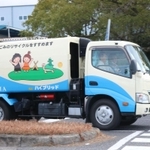 兵庫県播磨町内のごみを収集するパッカー車＝兵庫県播磨町新島