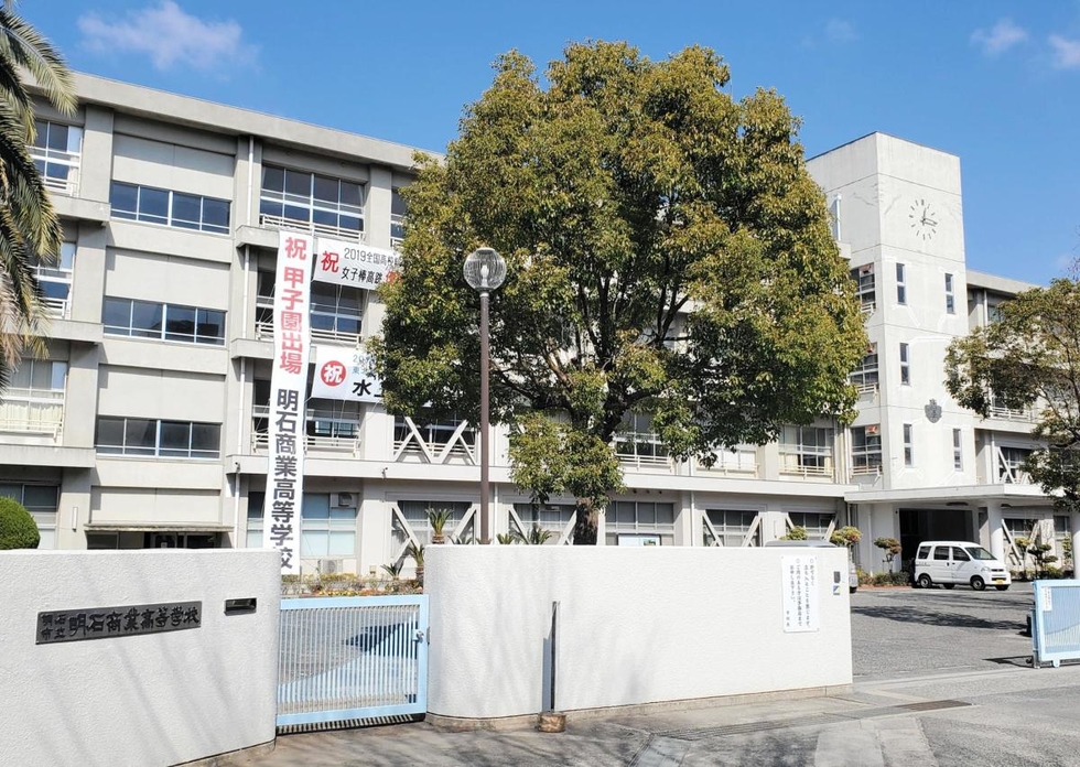 総合 明石商野球部長らが飲酒トラブル 交差点で立ち小便や寝転ぶ 神戸新聞next