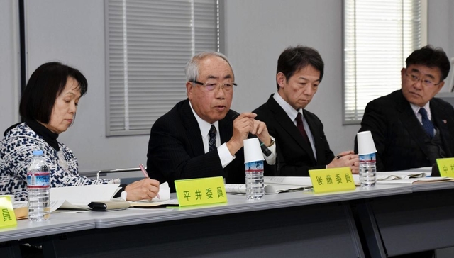 県献血推進協議会で意見を交わす委員ら＝兵庫県薬剤師会館