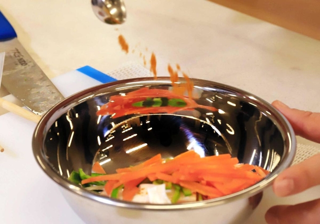 【２】カレー粉に予防効果／カレー粉には、認知症予防効果への期待と研究が進むクルクミンが含まれる。減塩や食欲増進作用も期待できる。