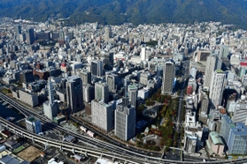 神戸市中心部＝２０１６年
