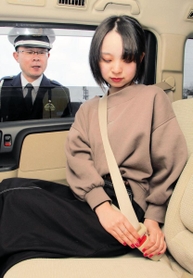 着用率が低い後部座席のシートベルト。兵庫県警は着用率向上に向け、啓発を強化している＝１５日午前、宝塚市の新名神高速道路宝塚北サービスエリア（撮影・那谷享平）
