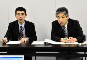 事案の概要について説明する神戸市こども家庭局の職員ら＝神戸市役所