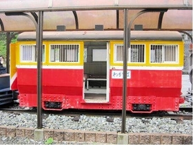 鉱石の輸送や通勤に利用された明神電車車両（兵庫県教育委員会提供）