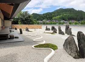 いにしえの趣とモダンを融合させた住吉神社庭園・住之江の庭（兵庫県教育委員会提供）
