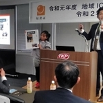 活動について報告する淡路市ＩＣＴクラブ協議会のメンバー＝東京都千代田区