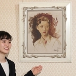 八千草薫さんを描いた「婦人像」（１９５６年、撮影・吉田敦史）＝神戸市立小磯記念美術館