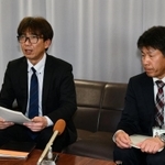姫路城マラソンが中止になったことを説明する市の担当者＝１９日午後、姫路市役所
