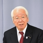臨時休校措置などについて会見で説明する兵庫県の井戸敏三知事＝２８日午前、兵庫県庁（撮影・秋山亮太）