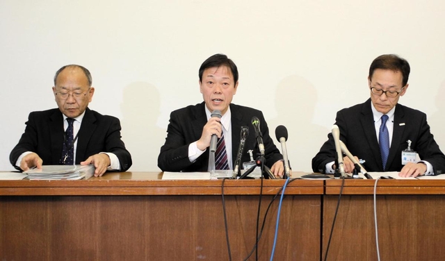 兵庫区役所職員が新型コロナウイルスに感染したことを受けて開かれた記者会見＝９日午前、神戸市役所（撮影・初鹿野俊）